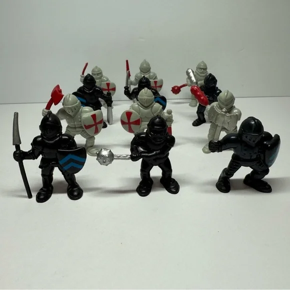 Red Box Mixed Lot of 12 Castle Knights Crusaders Black & Gray 2.75” Toy Figures - Picture 3 of 9